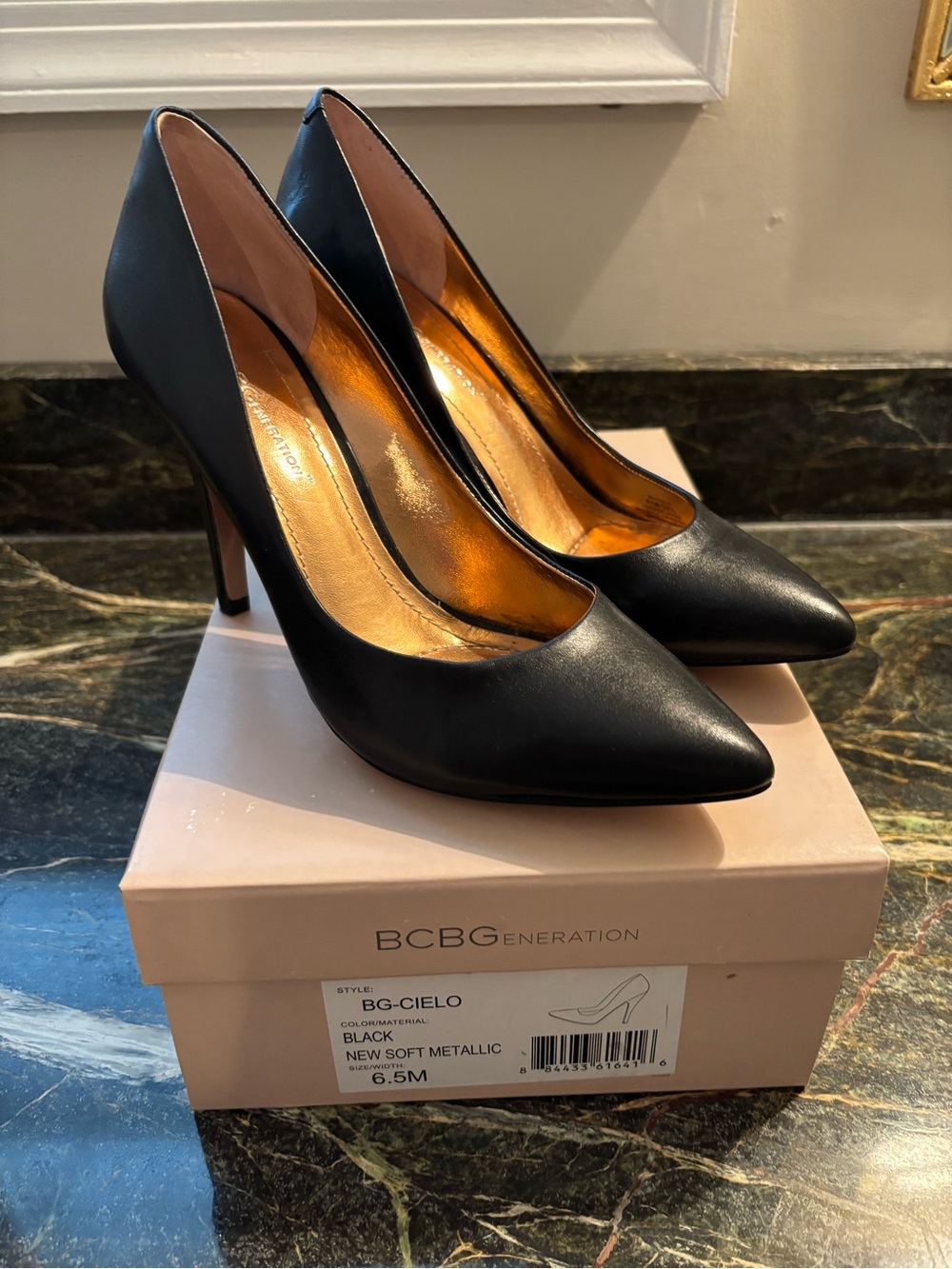BCBGeneration Cielo Black 4” Pointed Toe Pumps Heels Size 6.5